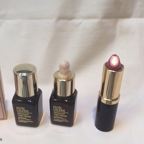 Estée Lauder Makeup Set - Picture 4 of 7